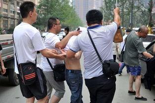 成都爆料新闻记者,记者深入调查，揭示城市热点事件背后的真相